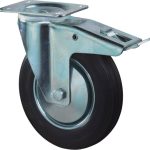 Kelfort Zwenkwiel met plaat 155mm, Met rem. Zwart rubber loopvlak
